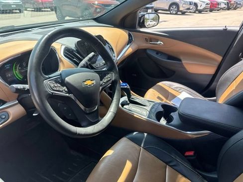 Used 2017 Chevrolet Volt Premier w/ Driver Confidence II Package FWD image 9