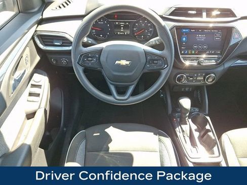 Used 2023 Chevrolet TrailBlazer LT w/ Convenience Package image 3