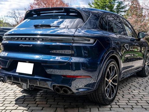 Used 2024 Porsche Cayenne S image 8