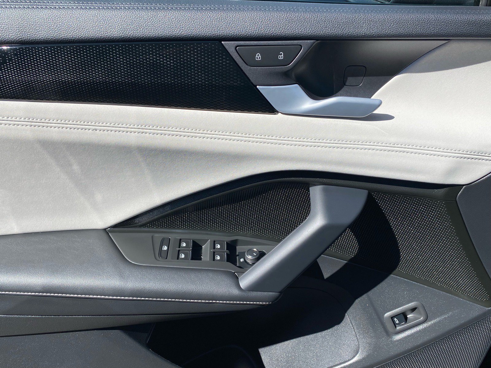 Certified 2026 Volkswagen Tiguan SE FWD image 17
