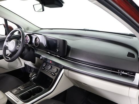 Used 2023 Kia Carnival LX FWD image 28