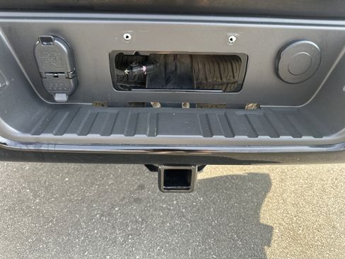 Used 2018 Chevrolet Colorado Z71 image 30