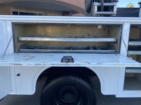 Used 2014 Ford F550 4x4 Regular Cab Super Duty image 17