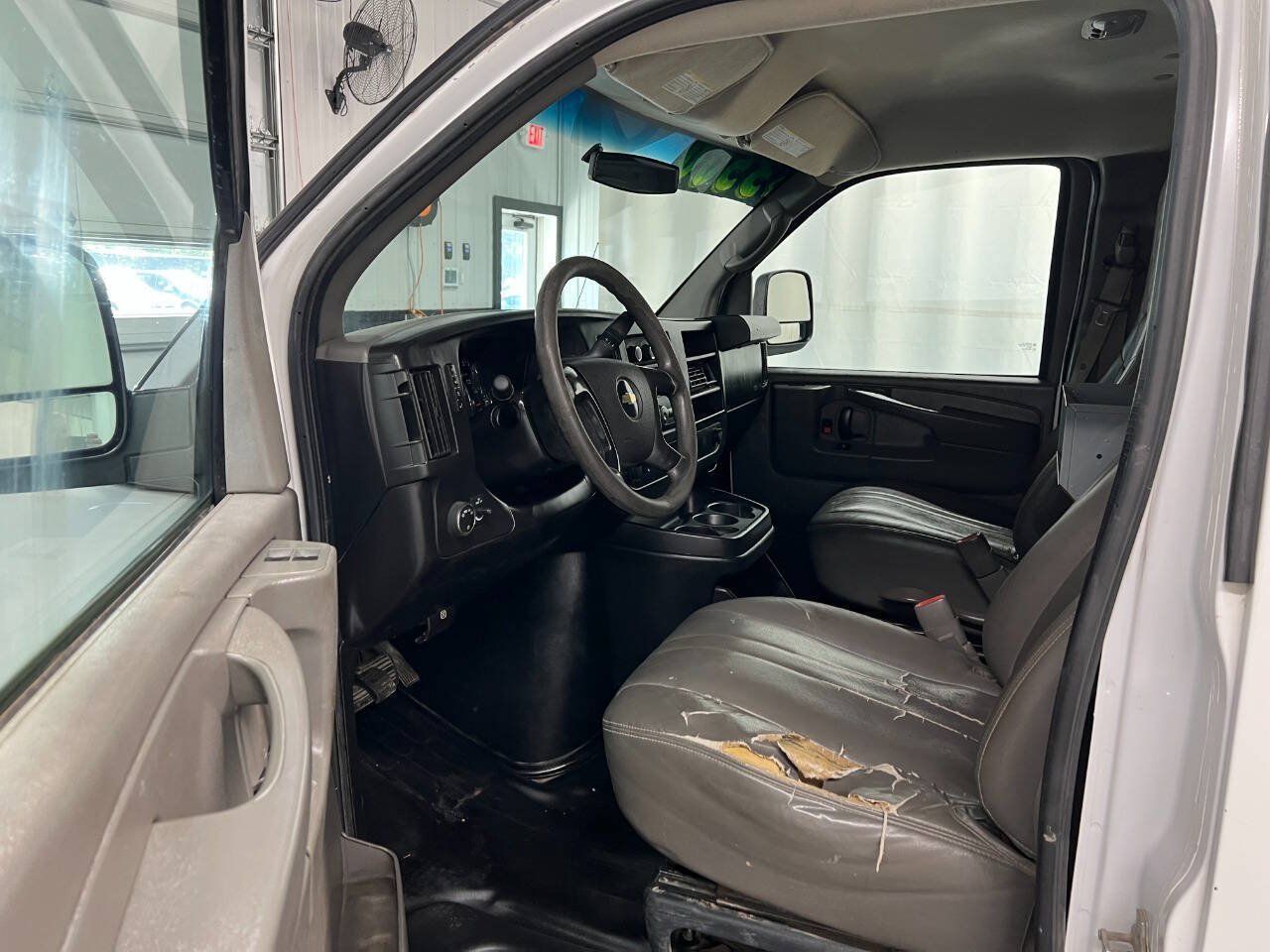 Used 2014 Chevrolet Express 2500 Extended RWD image 7