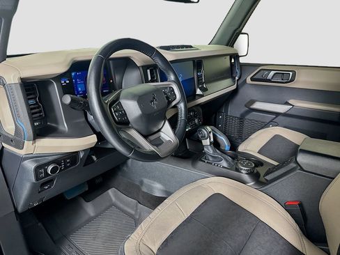 Used 2023 Ford Bronco Wildtrak image 7