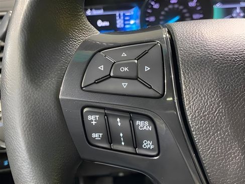 Used 2019 Ford Explorer XLT w/ Equipment Group 202A AWD/4WD image 17
