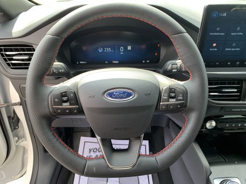 Used 2025 Ford Escape ST-Line Elite AWD/4WD image 29