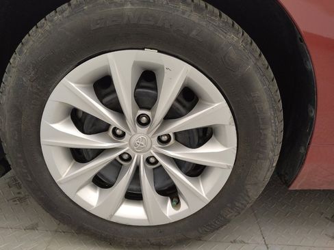 Used 2017 Toyota Camry LE image 31