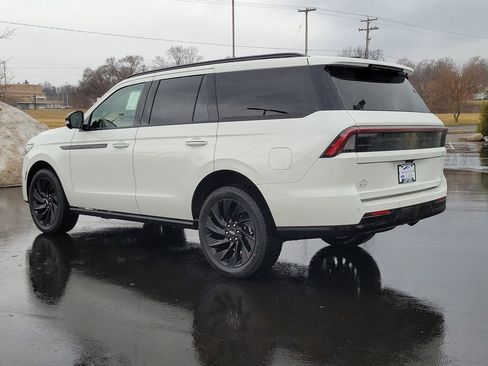 New 2026 Lincoln Navigator Reserve w/ Jet Appearance Package image 4