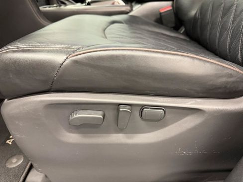 Used 2021 Nissan Armada Platinum w/ Captain's Chairs Package RWD image 7