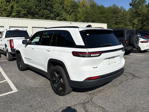 Used 2024 Jeep Grand Cherokee Altitude AWD/4WD image 6