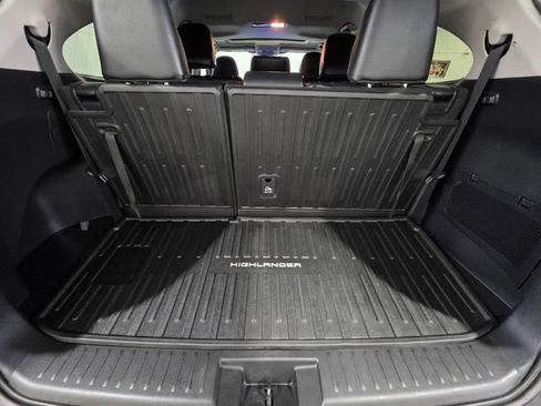 Used 2024 Toyota Highlander XLE image 22