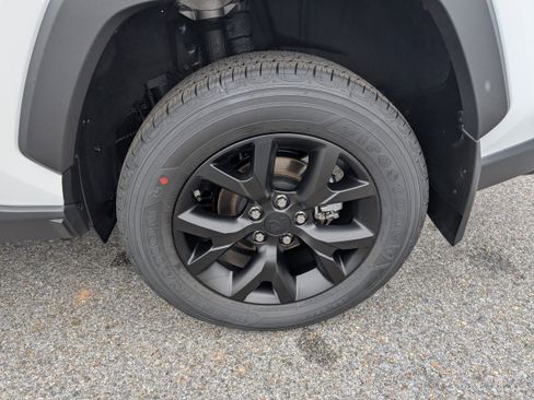 New 2025 Toyota RAV4 LE image 28