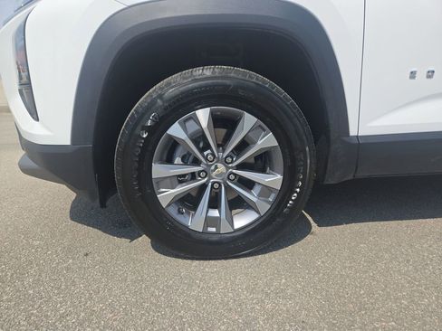 Used 2025 Chevrolet Equinox LT image 13