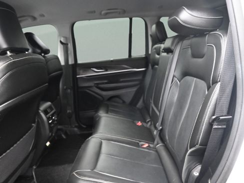 Used 2023 Jeep Grand Cherokee Limited w/ Luxury Tech Group II AWD/4WD image 15