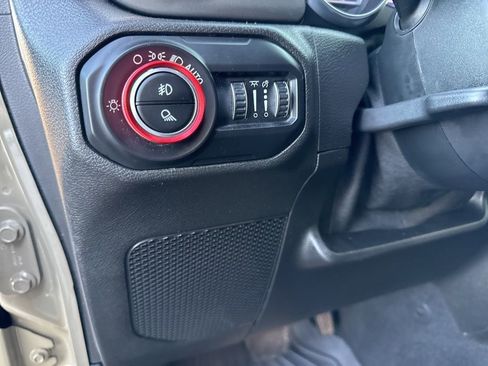 Used 2020 Jeep Gladiator Overland image 24