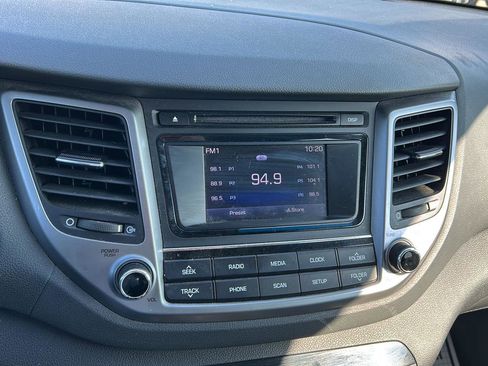 Used 2018 Hyundai Tucson SE image 17