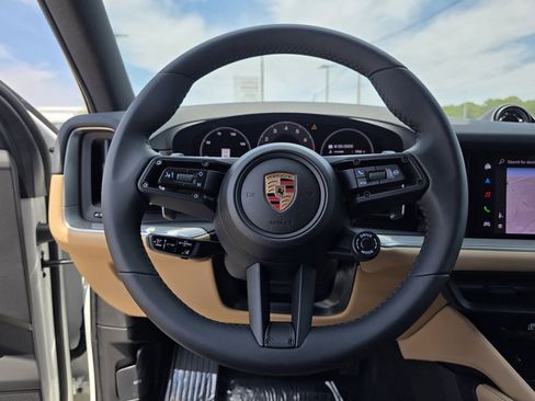 New 2025 Porsche Cayenne image 33