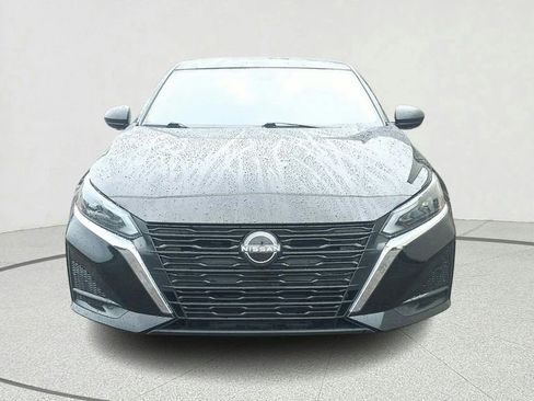 Used 2024 Nissan Altima 2.5 SV FWD image 2