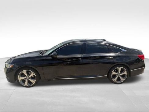 Used 2018 Honda Accord Touring image 5