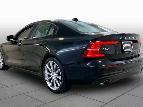 Used 2019 Volvo S60 T5 Momentum w/ Multimedia Package FWD image 11
