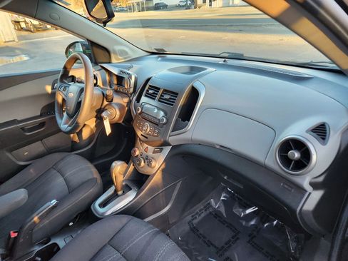 Used 2014 Chevrolet Sonic LT image 17