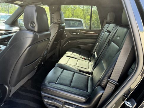 Used 2022 Cadillac Escalade Luxury image 10
