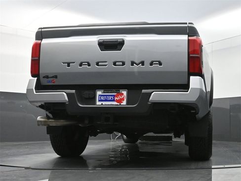 Used 2024 Toyota Tacoma TRD Off-Road image 28