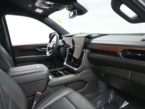 Used 2025 GMC Yukon Denali image 11