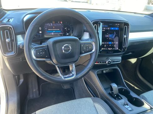 Used 2024 Volvo XC40 B5 Core AWD/4WD image 9