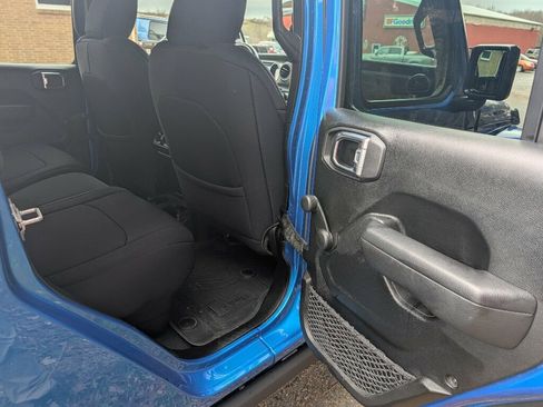 Used 2022 Jeep Gladiator Sport image 23