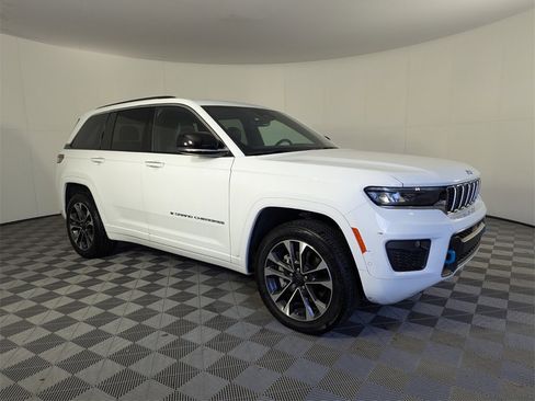 Used 2023 Jeep Grand Cherokee Overland image 2