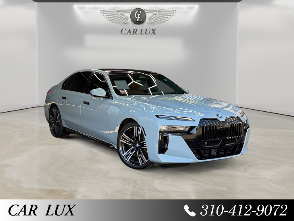 Used 2023 BMW 740i w/ Parking Assistance Package RWD image 7