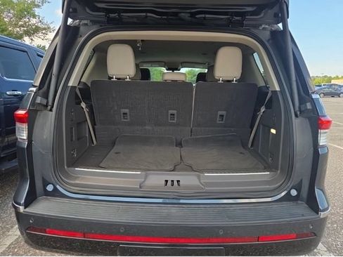 Used 2024 Lincoln Navigator Premiere AWD/4WD image 21
