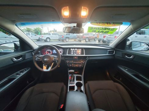 Used 2020 Kia Optima LX image 2