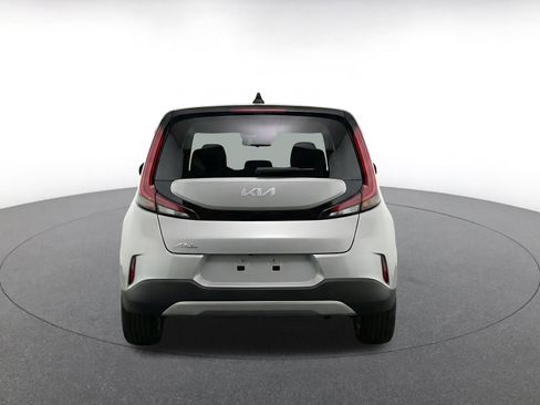 Used 2025 Kia Soul LX w/ LX Technology Package FWD image 5