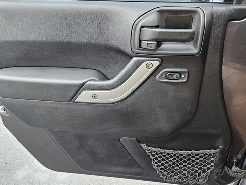 Used 2014 Jeep Wrangler Unlimited Rubicon w/ Connectivity Group image 25