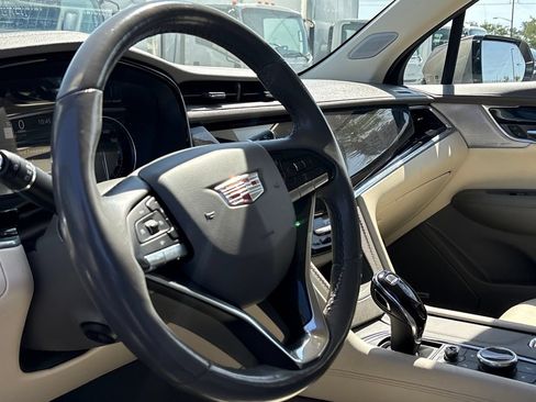 Used 2023 Cadillac XT6 Premium Luxury FWD image 7