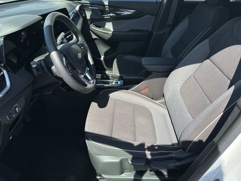 Certified 2024 Chevrolet TrailBlazer LT w/ LT Cold Weather Package AWD/4WD image 18