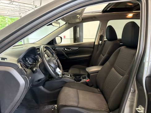 Used 2019 Nissan Rogue SV w/ Sun & Sound Touring Package AWD/4WD image 10
