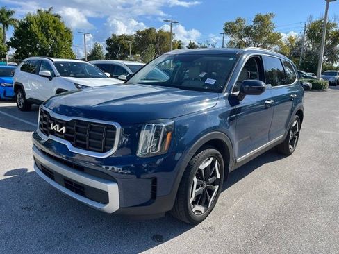 Used 2024 Kia Telluride S w/ S Sunroof Package image 2