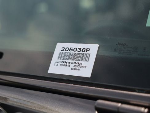 Used 2025 Jeep Wrangler Unlimited Sahara w/ Safety Group AWD/4WD image 41