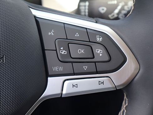 Certified 2023 Volkswagen Taos SE FWD image 22