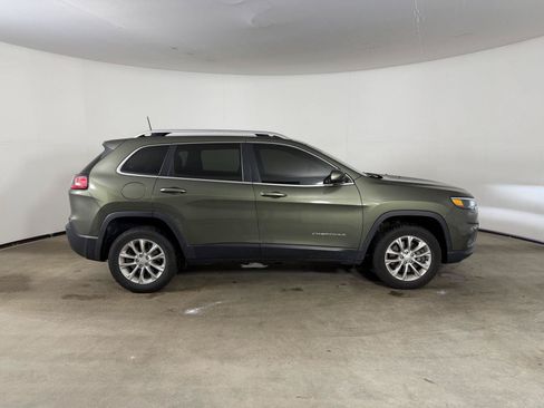 Used 2019 Jeep Cherokee Latitude w/ Cold Weather Group AWD/4WD image 6