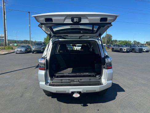 Used 2017 Toyota 4Runner SR5 Premium AWD/4WD image 11