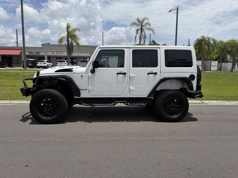 Used 2013 Jeep Wrangler Unlimited Sahara AWD/4WD image 7