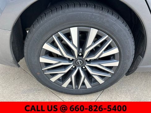 Used 2025 Nissan Altima 2.5 SV FWD image 11
