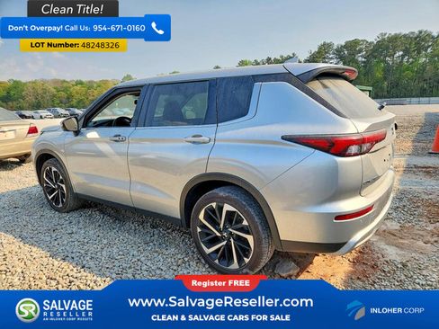 Used 2024 Mitsubishi Outlander AWD image 3