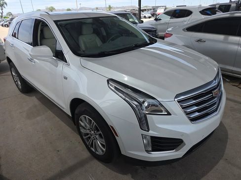 Used 2017 Cadillac XT5 Luxury w/ Driver Awareness Package AWD/4WD image 4