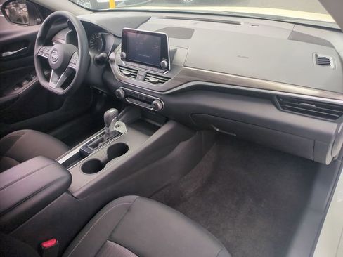 Used 2025 Nissan Altima 2.5 SV FWD image 25